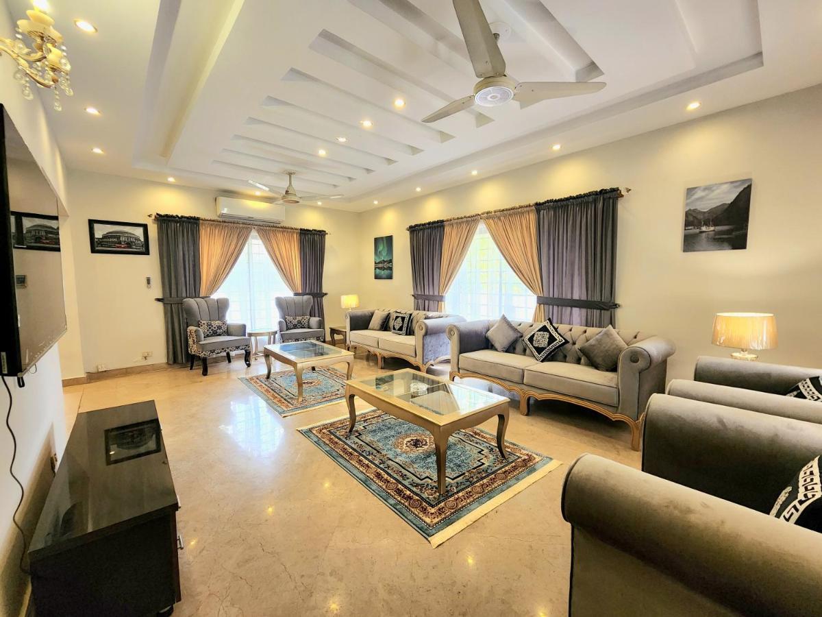 The Millenial Apartments & Suites Bahria Town Равалпінді Номер фото