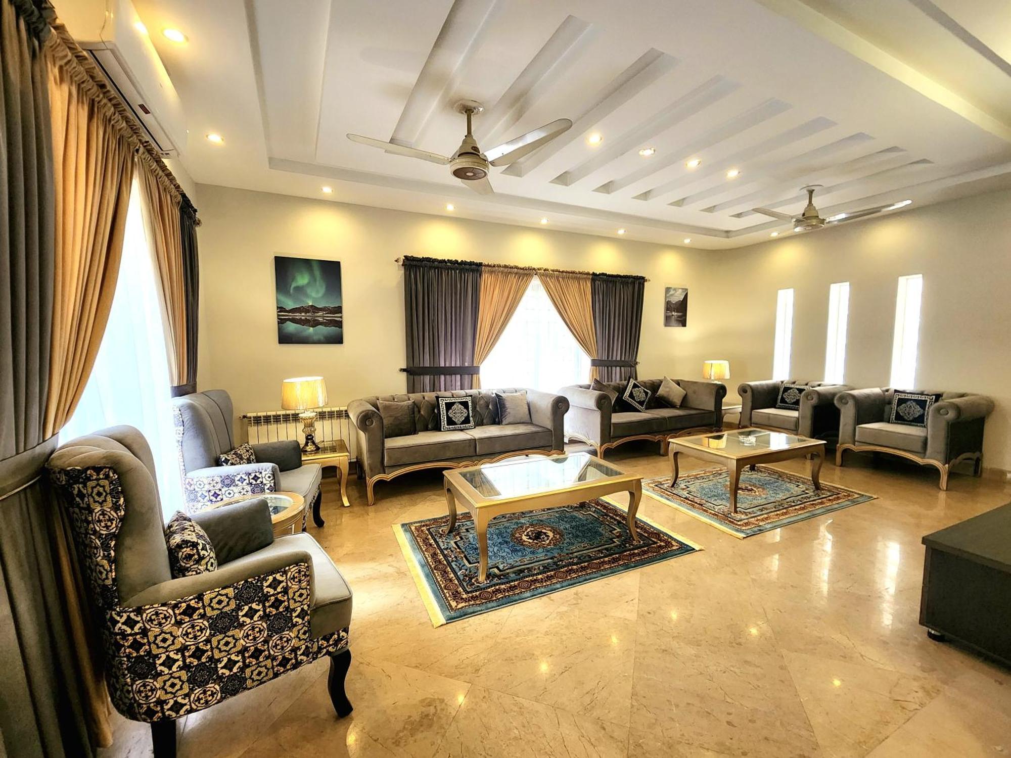 The Millenial Apartments & Suites Bahria Town Равалпінді Номер фото