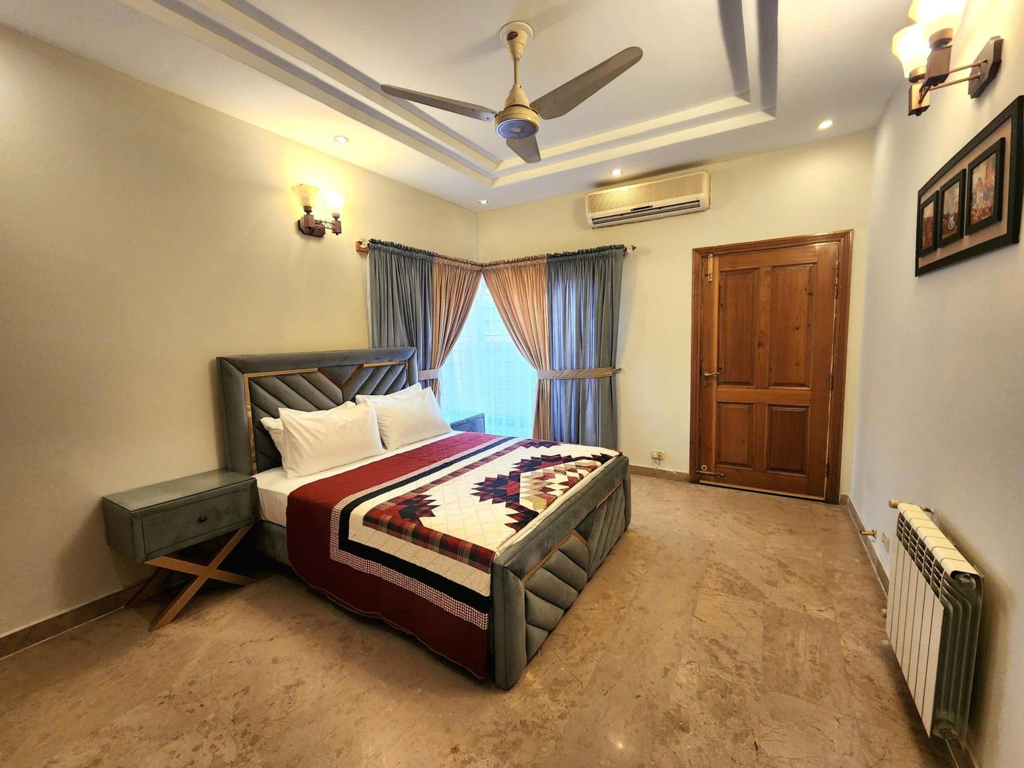 The Millenial Apartments & Suites Bahria Town Равалпінді Номер фото