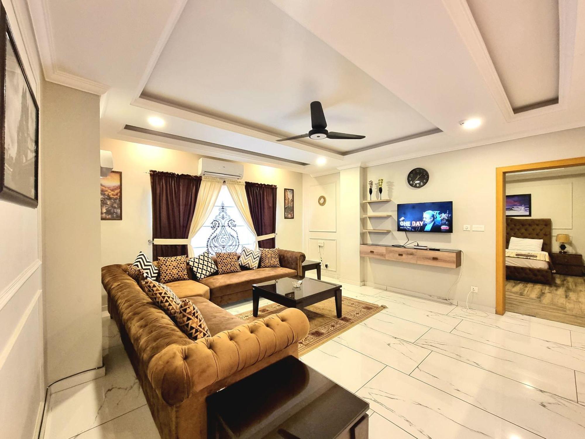 The Millenial Apartments & Suites Bahria Town Равалпінді Номер фото