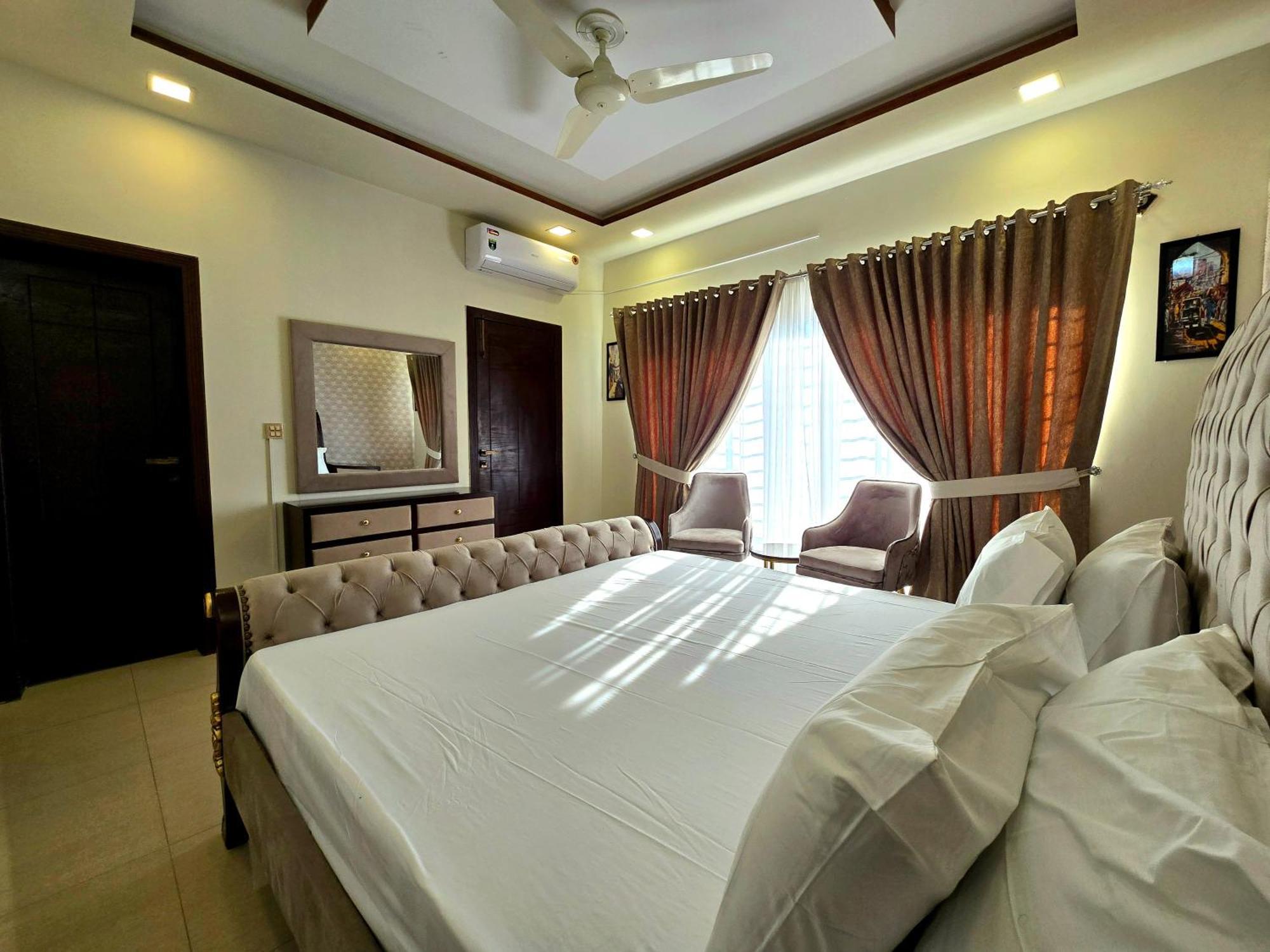 The Millenial Apartments & Suites Bahria Town Равалпінді Номер фото